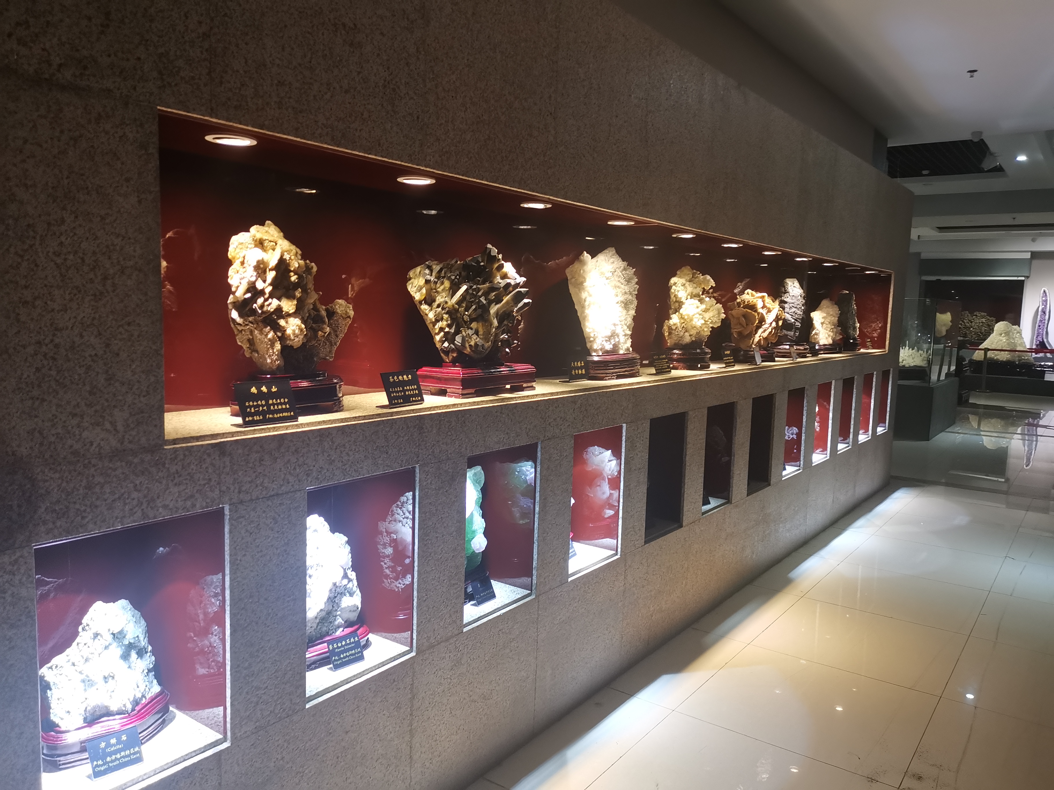 地主莊園管委會考察團(tuán)蒞臨武隆地質(zhì)奇觀展覽館參觀考察